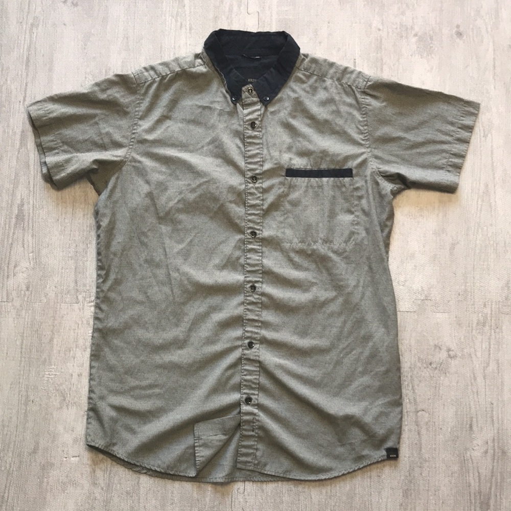 KR3W Men’s Short Sleeve Button-Up Shirt